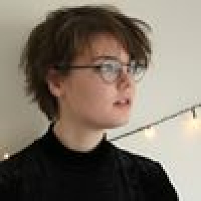 Karen  zoekt een Kamer / Appartement / Huurwoning / Studio / Woonboot in Amsterdam