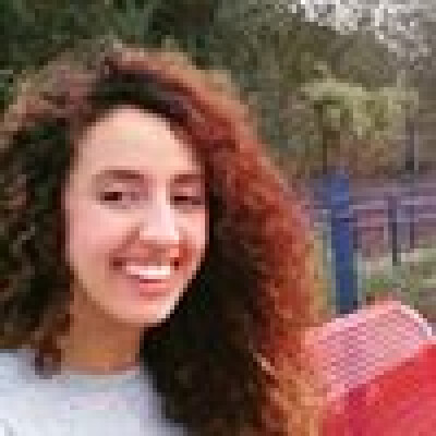 Yasmine zoekt een Kamer / Appartement / Huurwoning / Studio in Amsterdam