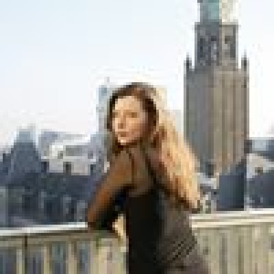 Eva zoekt een Appartement / Huurwoning / Kamer / Studio / Woonboot in Amsterdam