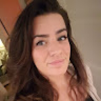 Demi  zoekt een Appartement / Huurwoning / Woonboot in Amsterdam