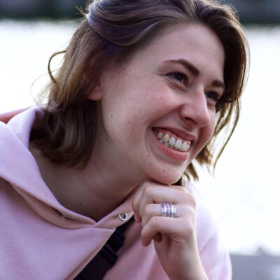 Carolin zoekt een Kamer / Appartement / Huurwoning / Studio / Woonboot in Amsterdam