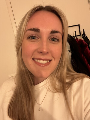 Poppy zoekt een Kamer / Appartement / Huurwoning / Studio / Woonboot in Amsterdam